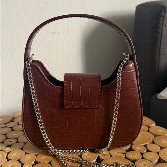 Maroon Women’s Classic Croc-Embossed Buckle Shoulder Bag - Picture 4 of 8